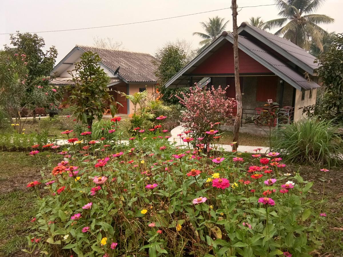 Ban Suan Sukjai Mae Sariang Hotel Exterior foto